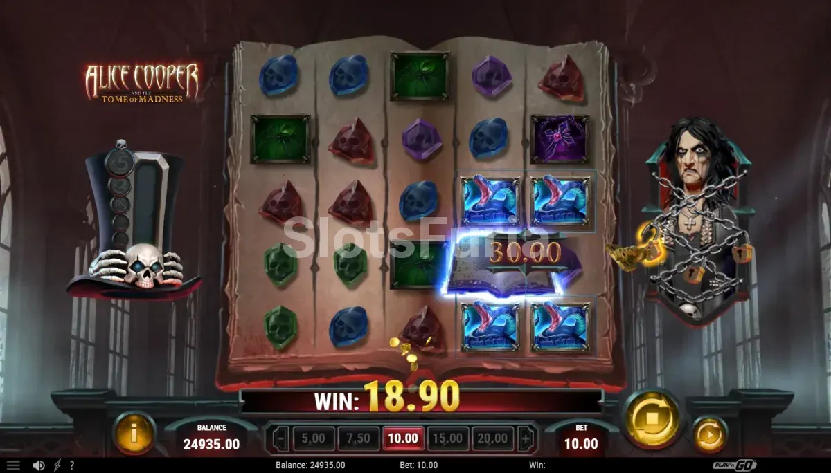 Resultado de un giro ganador en Alice Cooper and the Tome of Madness mostrando combinaciones de premios