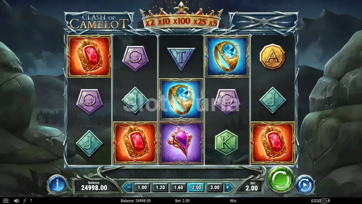 Pantalla principal de Clash of Camelot con el escenario nocturno