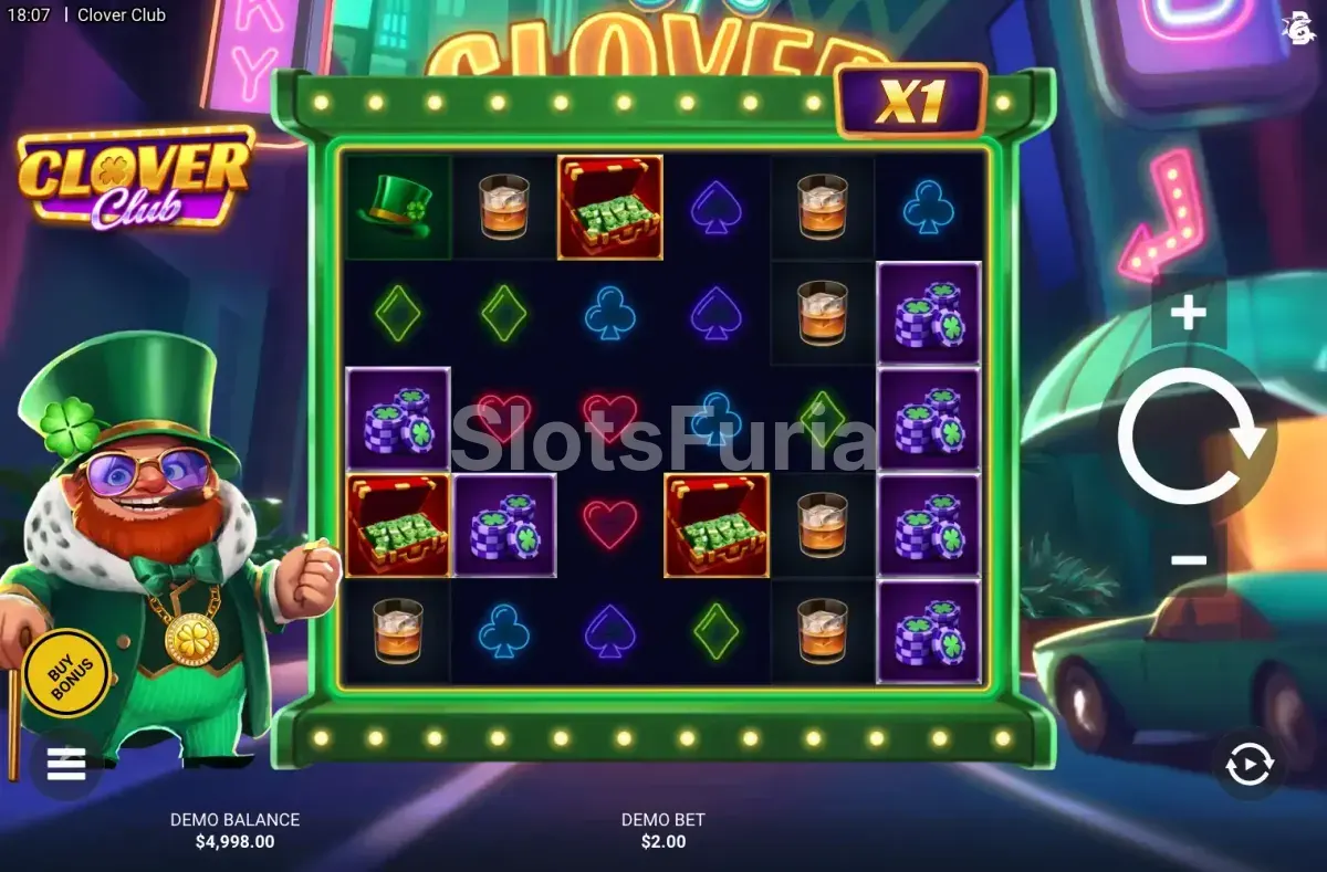 Pantalla principal del juego base de Clover Club con sus seis reels