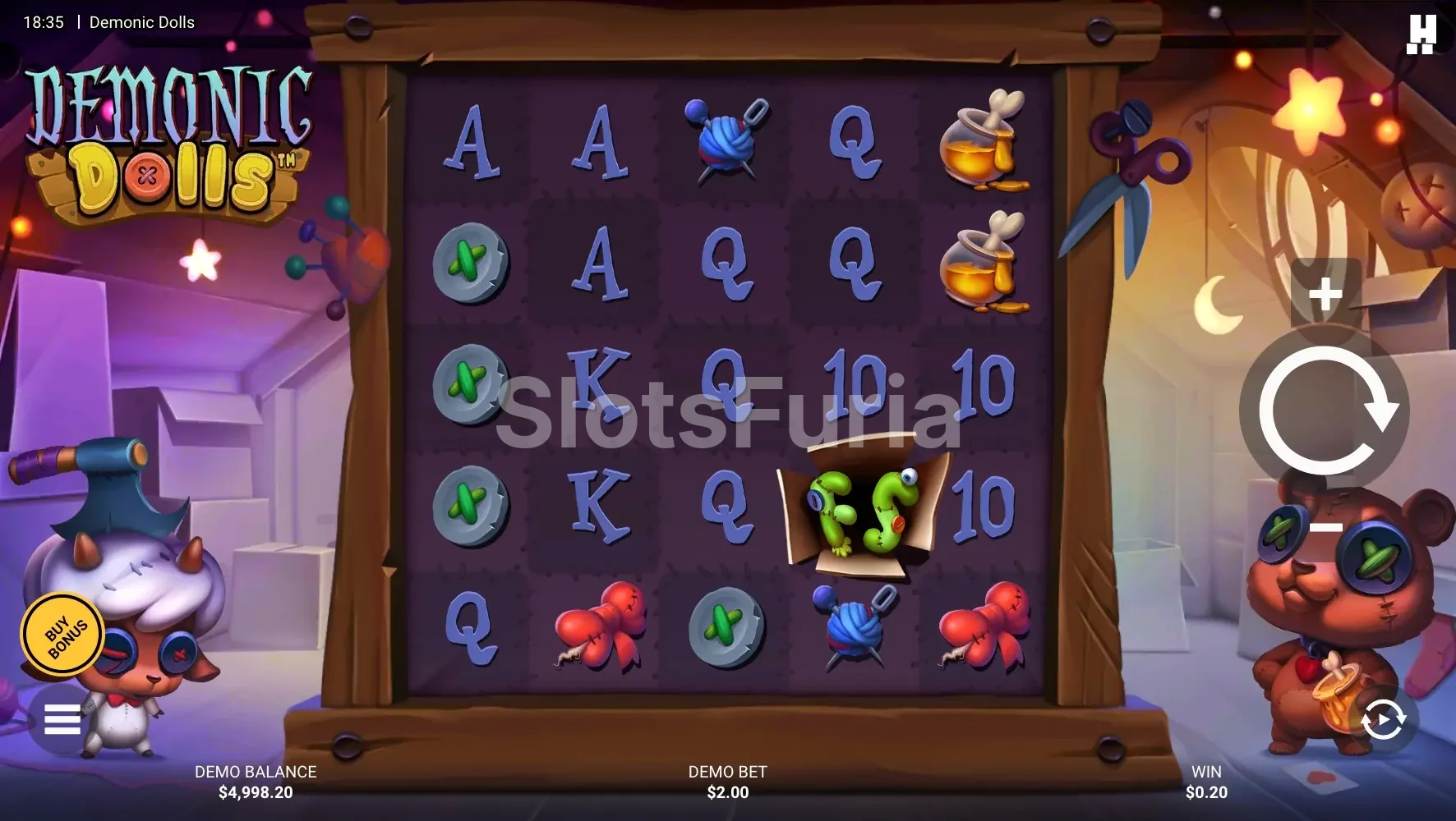 Juego base de Demonic Dolls con la grilla de 5x5 en el ático