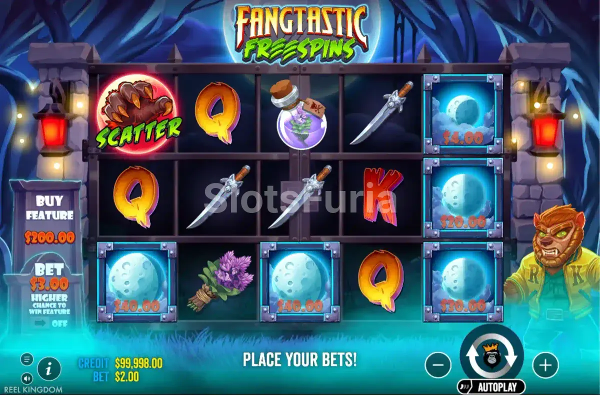 Pantalla principal de Fangtastic Freespins con los 5 rodillos y ambientación de terror nocturno