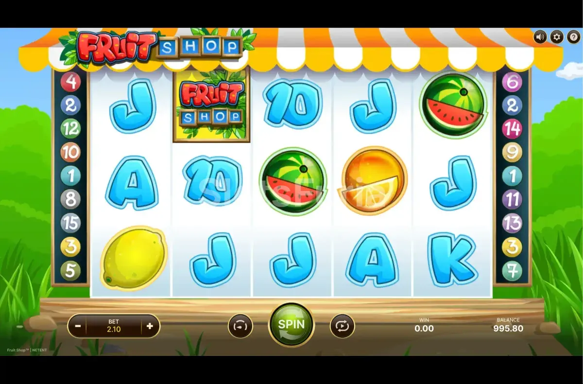 Segunda vista del juego base de Fruit Shop mostrando combinaciones ganadoras