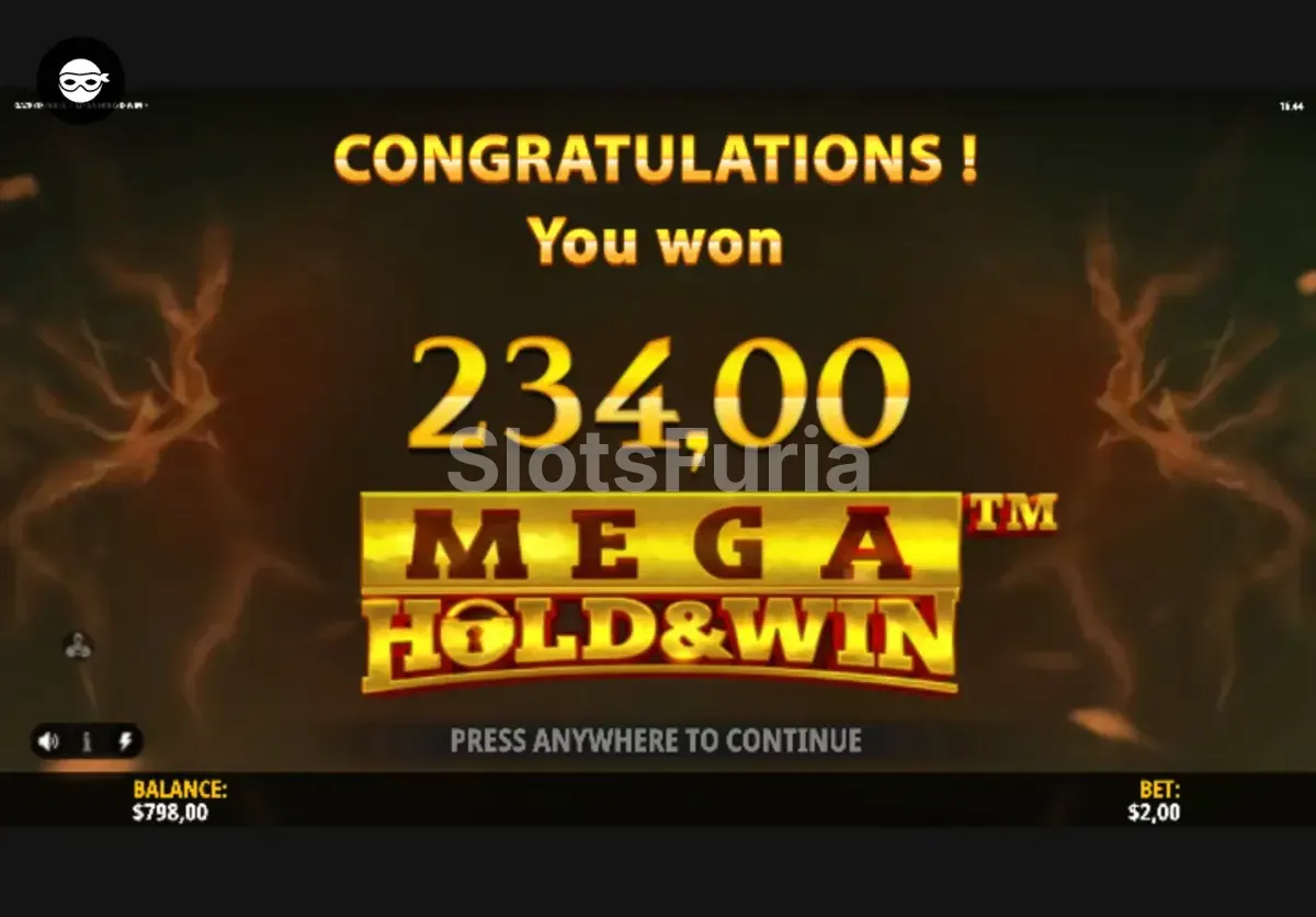 Pantalla de gran victoria histórica en Gaze of Gold Mega Hold & Win