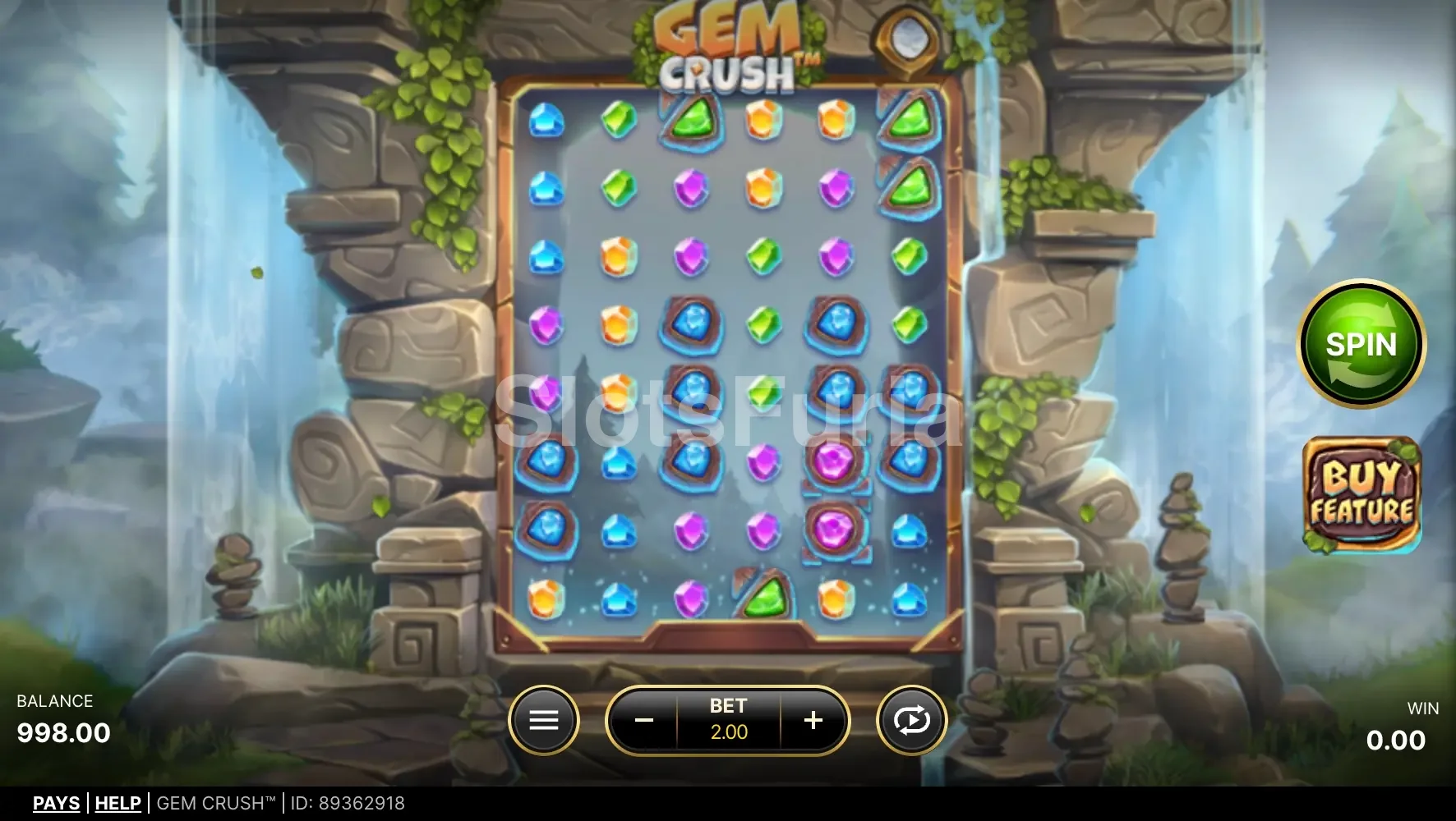 Pantalla principal del juego Gem Crush con los seis rodillos llenos de gemas brillantes
