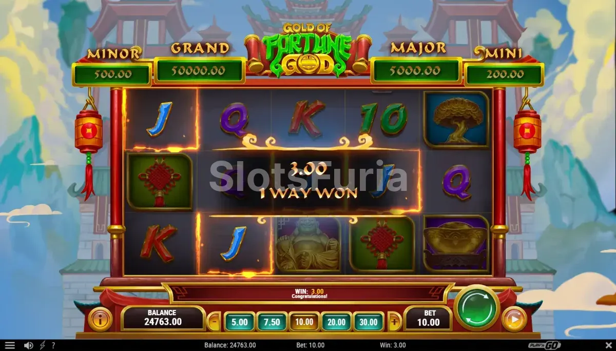 Resultado de giro ganador en Gold of Fortune God con combinación premiada activa