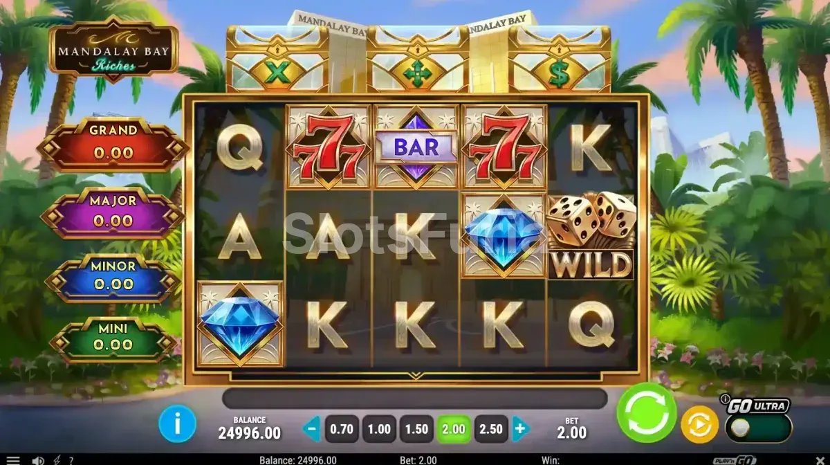 Segunda vista del juego base de Mandalay Bay Riches mostrando los cofres y monedas