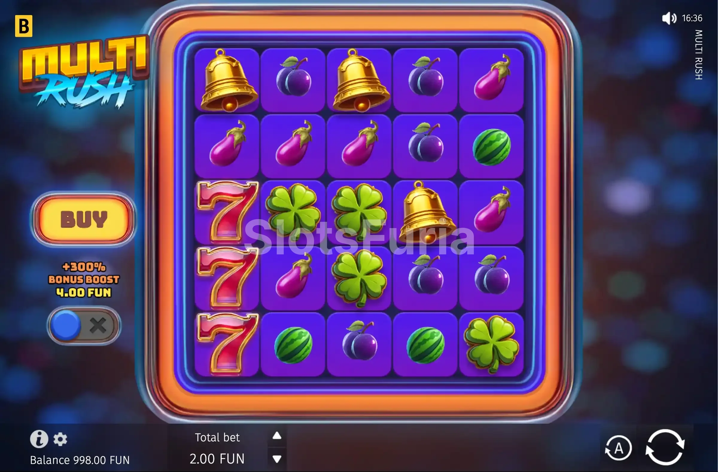 Pantalla principal del juego Multi Rush con su cuadrícula de 5x5 y símbolos de frutas neón