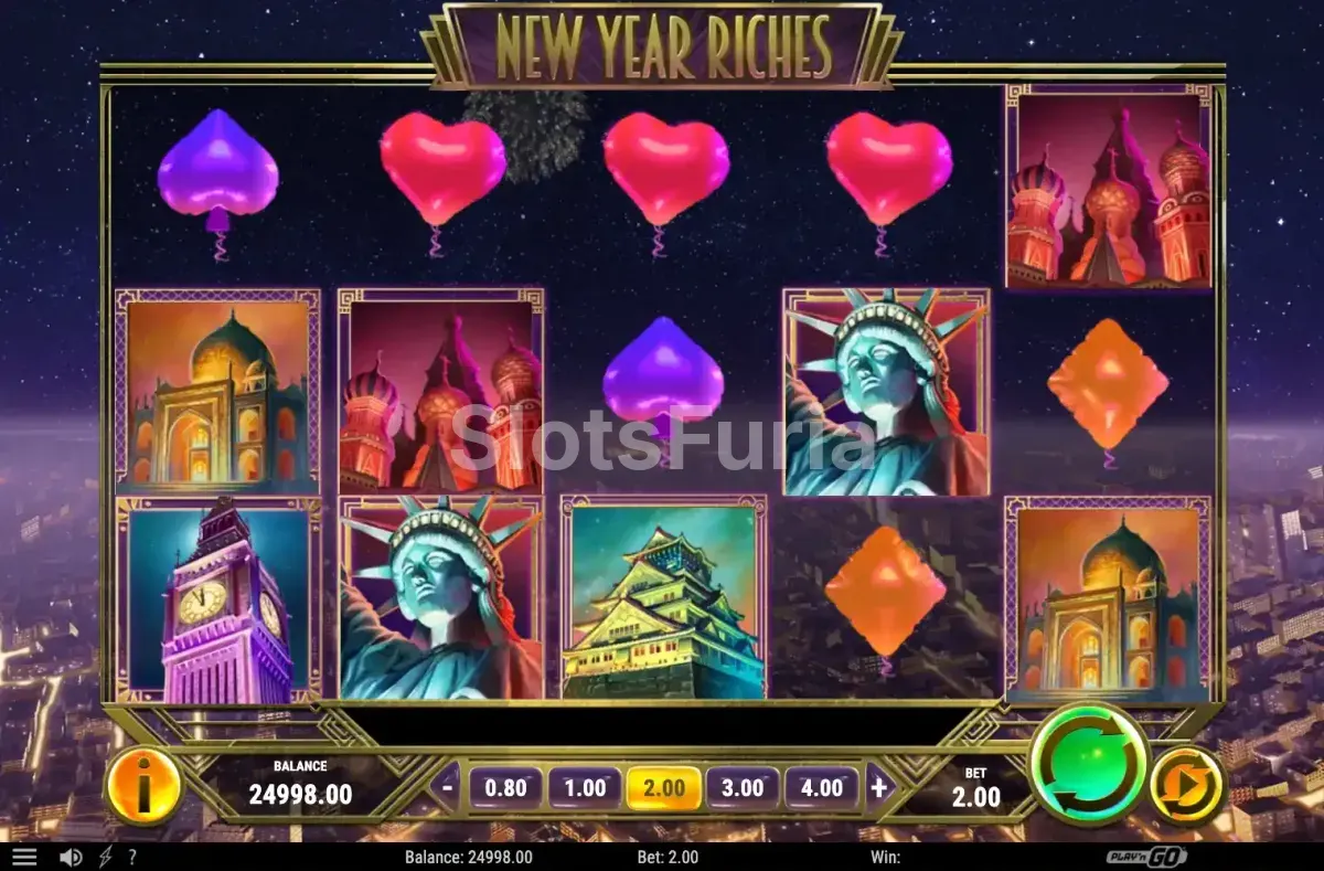 Pantalla principal de New Year Riches con la ciudad iluminada de fondo