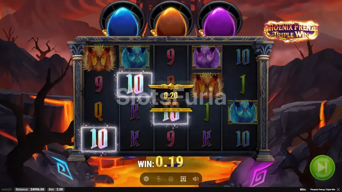 Segunda pantalla de juego base de Phoenix Frenzy Triple Win con los Mystery Orbs activos