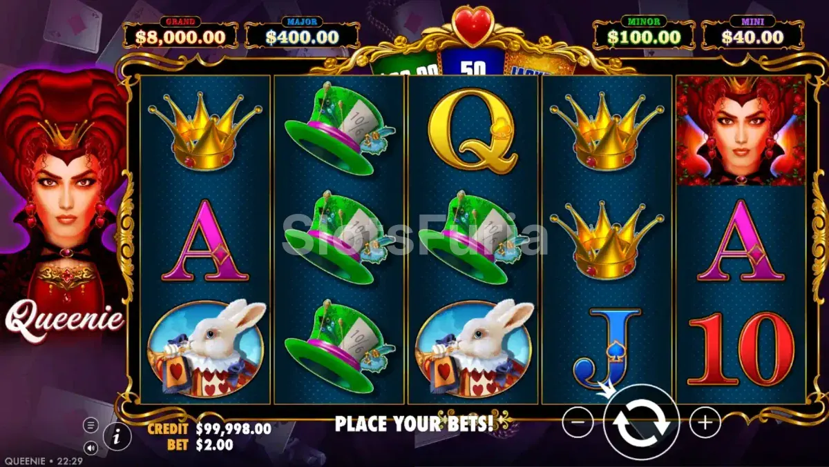 Juego base de Queenie con la grilla de 5 rodillos y 3 filas