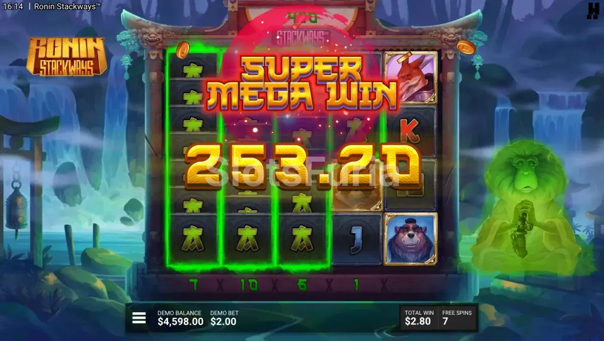 Gran victoria en Ronin StackWays con los carretes llenos de símbolos