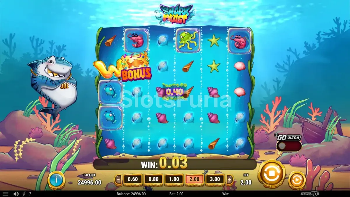 Segunda vista del juego base de Shark Feast con combinaciones ganadoras y Chomp Multipliers activados