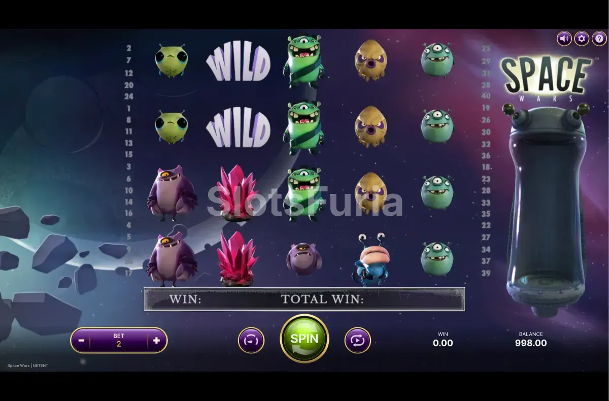 Pantalla principal del juego base de Space Wars con alienígenas en los rouleaux