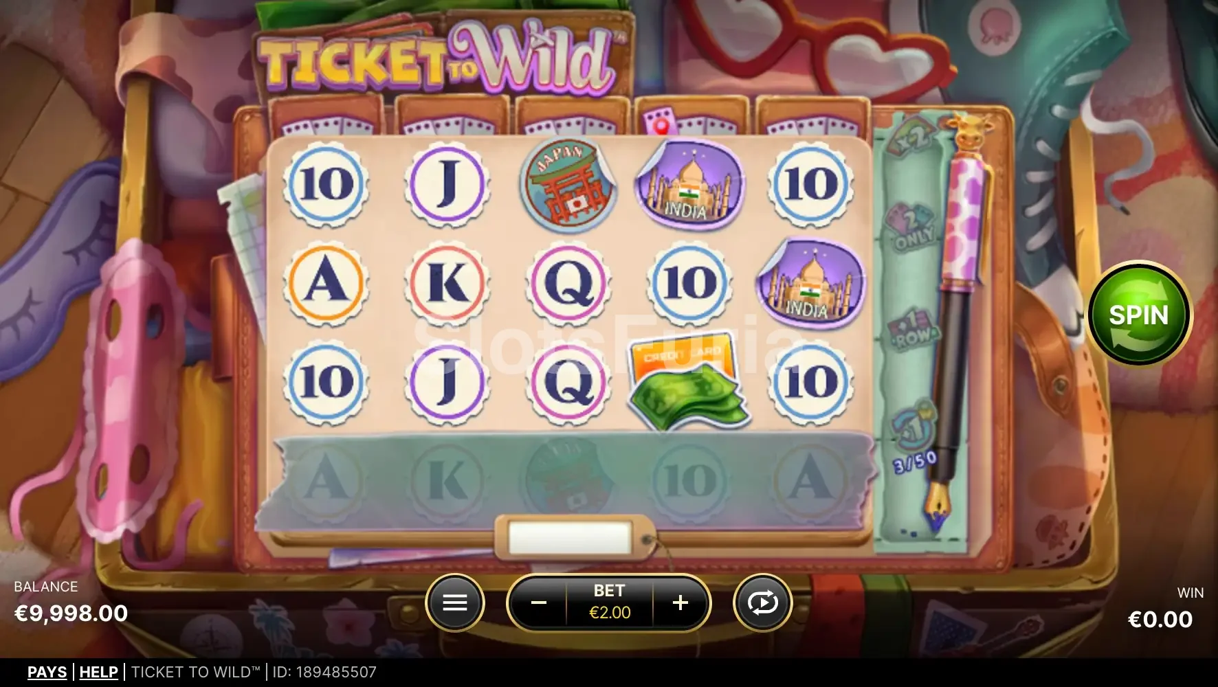 Pantalla principal del juego Ticket To Wild con la maleta y los símbolos en los rodillos